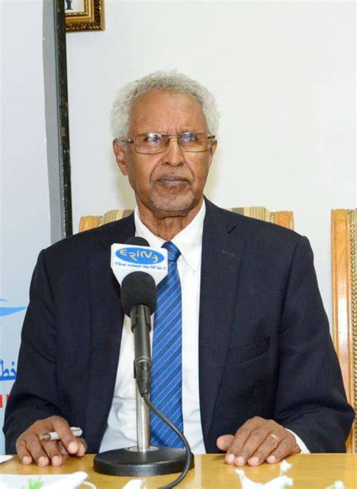 Ambassador&nbsp;Zemede Tekle, the Commissioner of Culture and Sports of Eritrea, poses with Isak during his visit to the country